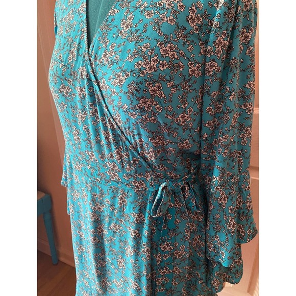 Ruffle Wrap Dress L/G 12/14 Bell Sleeves Floral NWT - Picture 3 of 10